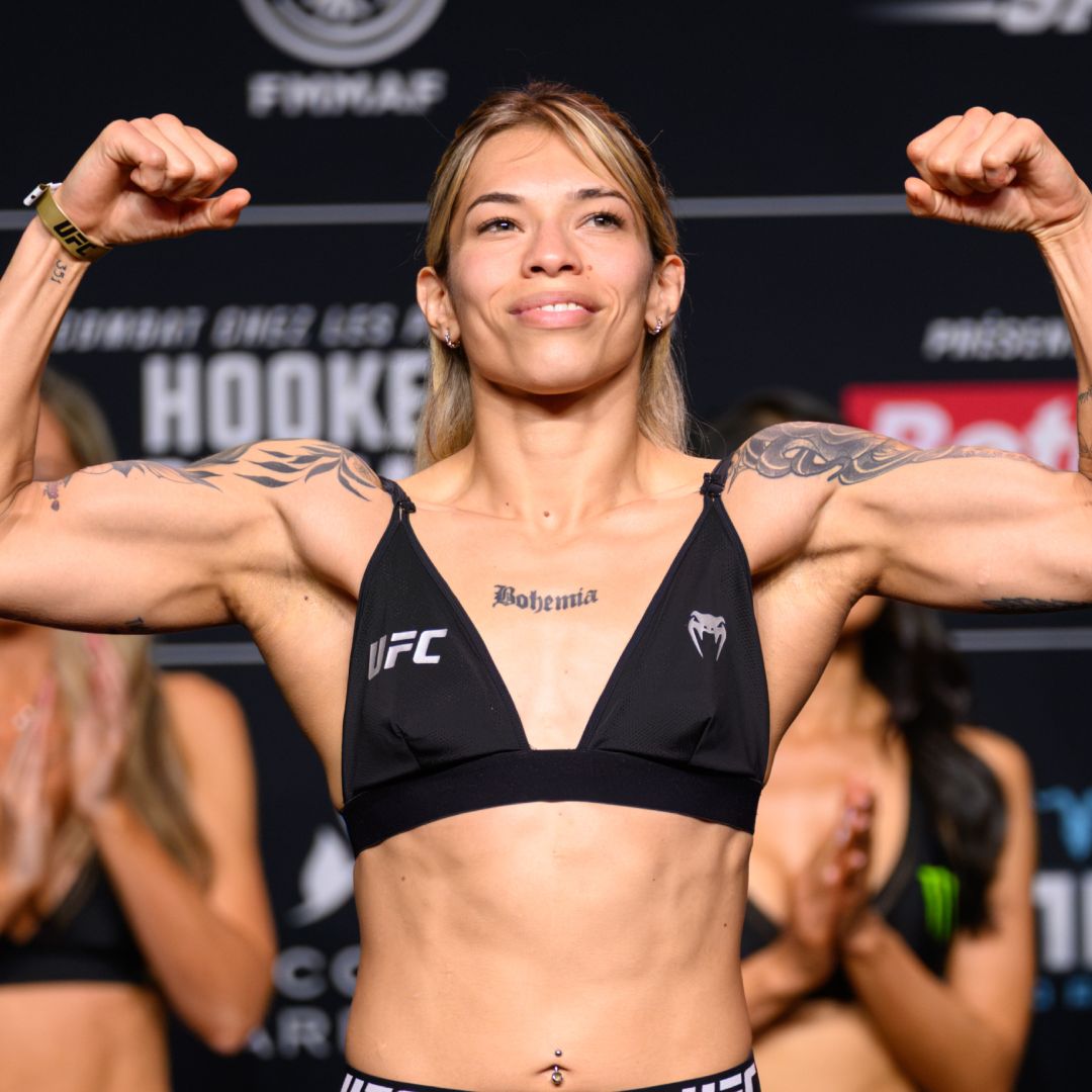 Sofía Montenegro, peleadora de artes marciales mixtas, en un combate de la UFC